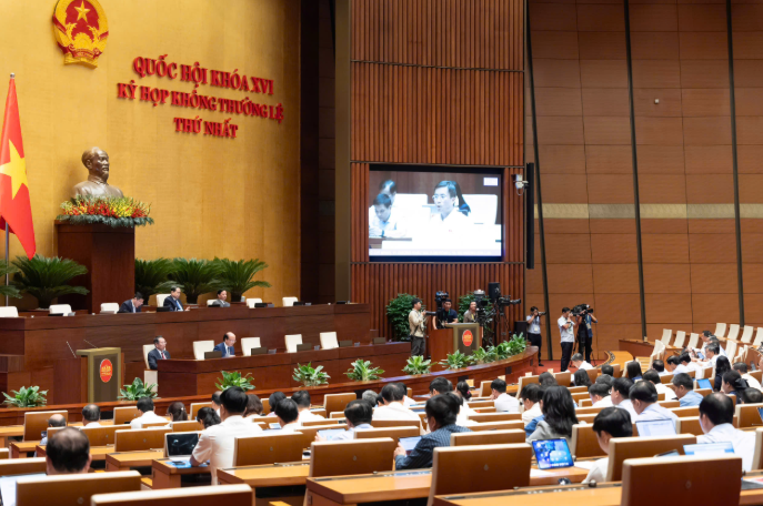 L'Assemblée nationale du Vietnam examine l'après-midi du 11 août la ratification des accords relatifs au projet de centrale nucléaire de Ninh Thuận