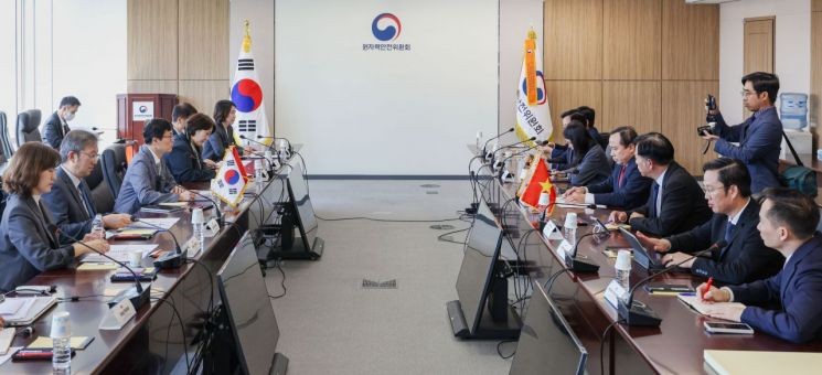Комиссия по ядерной безопасности Республики Корея и высокопоставленная вьетнамская делегация провели переговоры: углубление сотрудничества в области регулирования ядерной безопасности в поддержку возобновления проекта АЭС Ниньтхуан