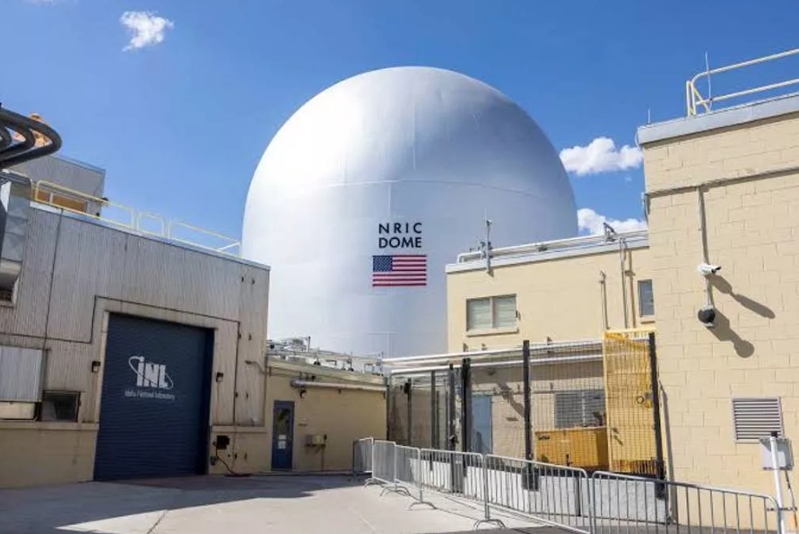 Развёртываемый энергетический микрореактор Deployable Energy мощностью 1 МВт UNB достиг первой критичности: запланировано размещение в 2027 году на испытательном стенде DOME в INL для проведения испытаний на полной мощности