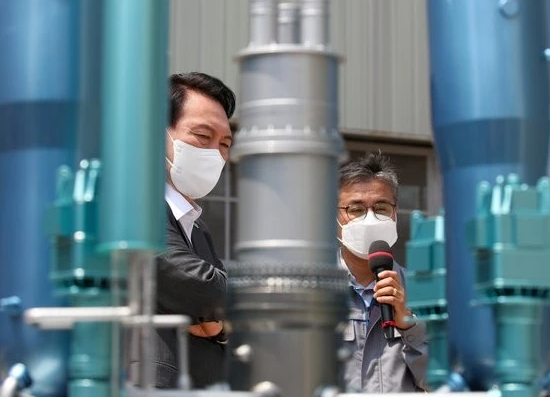 尹锡悦批文在寅去核电政策“做了5年蠢事”,韩国网民争论
