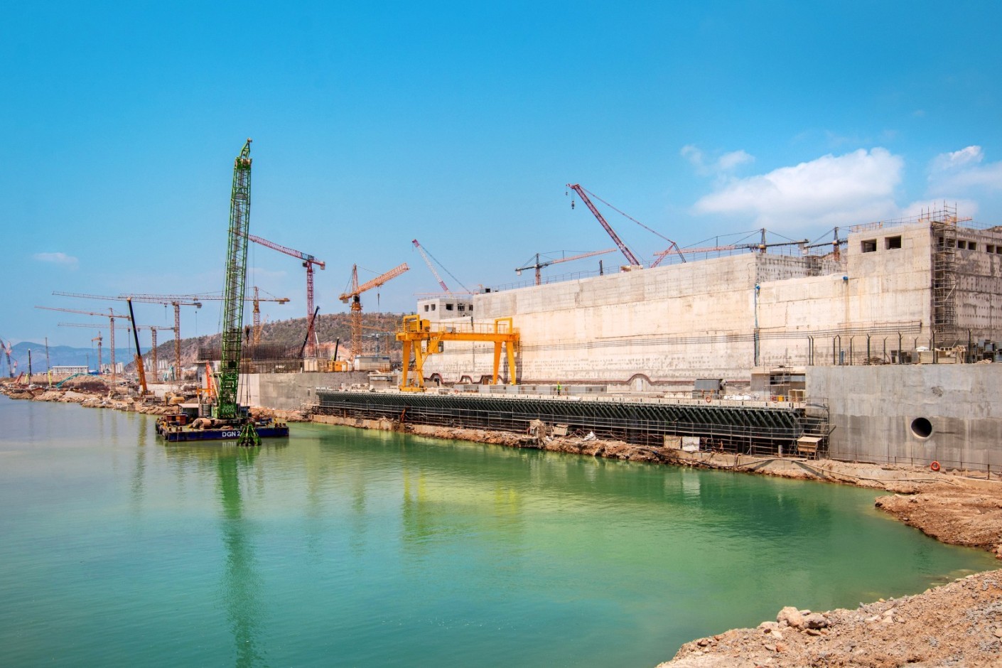 阿库尤核电站建设期间,第一座陆上泵站取水桶已注满