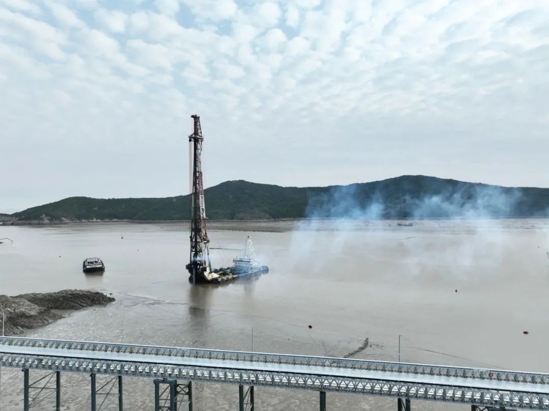 浙江金七门核电厂一期工程大件码头工程项目首桩顺利沉桩