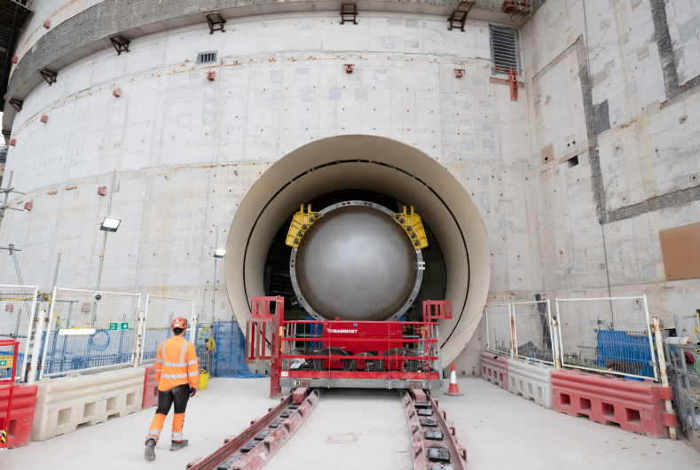 英国欣克利角C(Hinkley Point C)核电站二号机组完成反应堆压力容器安装