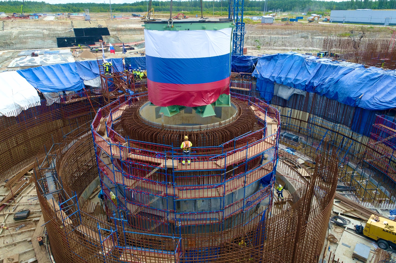 Unit 4 of Leningrad NPP Phase II completes installation of first major equipment
