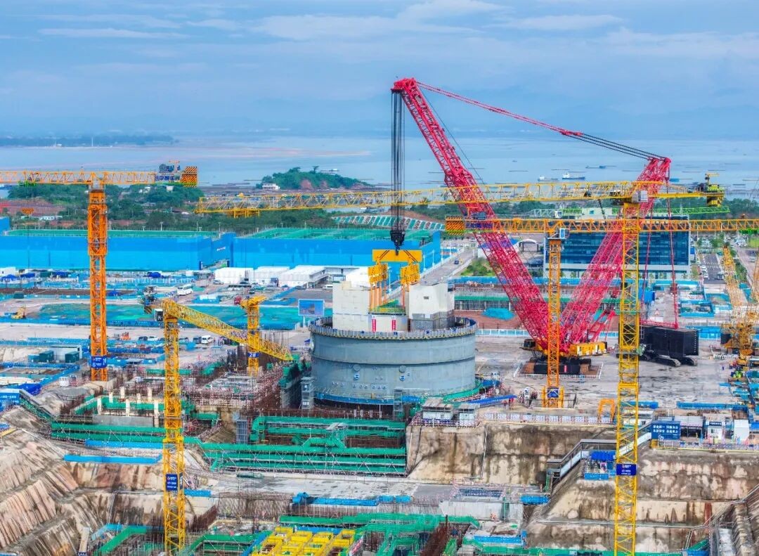 CA01 Module of Unit 1 at Guangxi Bailong Nuclear Power Plant Successfully Hoisted into Position in the Nuclear Island