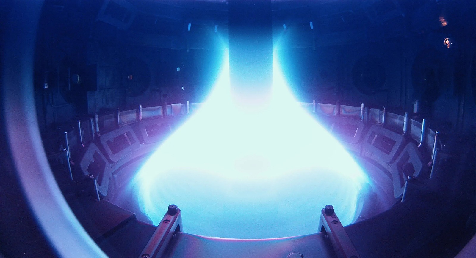 Joint Institute for High Temperatures of the Russian Academy of Sciences Discovers a New Phase Transition in Cesium Plasma: Abrupt Conductivity Jump and a Rare Double Critical Point