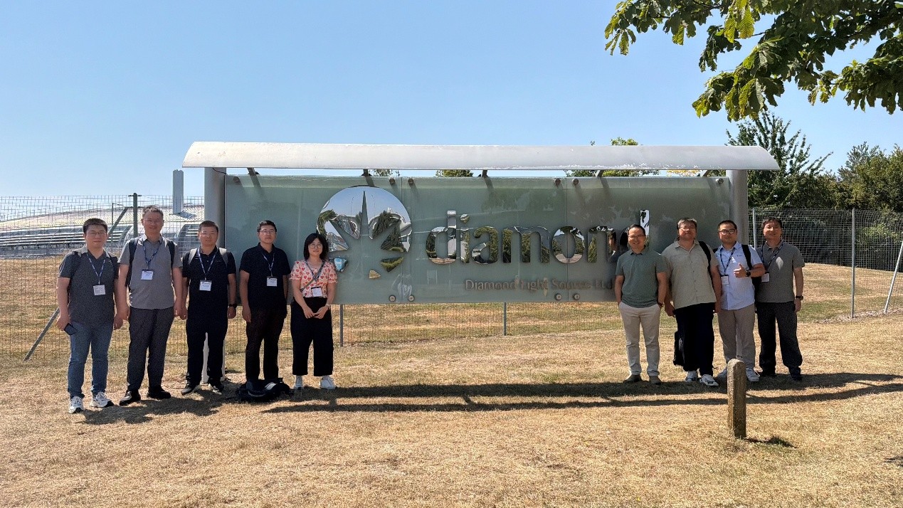 Une délégation du Laboratoire national de rayonnement synchrotron a visité la source de lumière Diamond au Royaume-Uni pour des échanges.