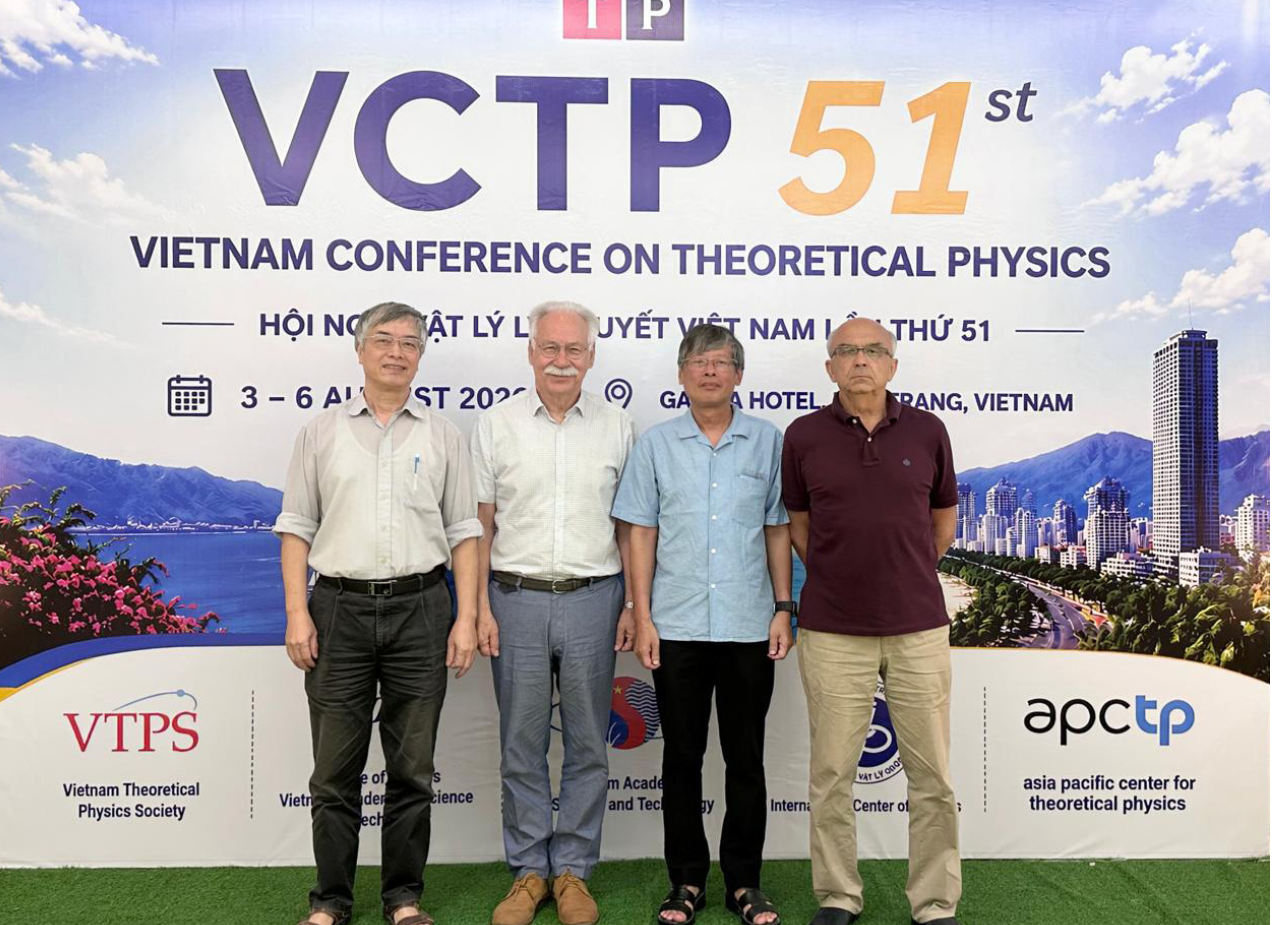 La délégation de l'Institut unifié de recherches nucléaires de Doubna (JINR) participe à la 51e Conférence vietnamienne de physique théorique