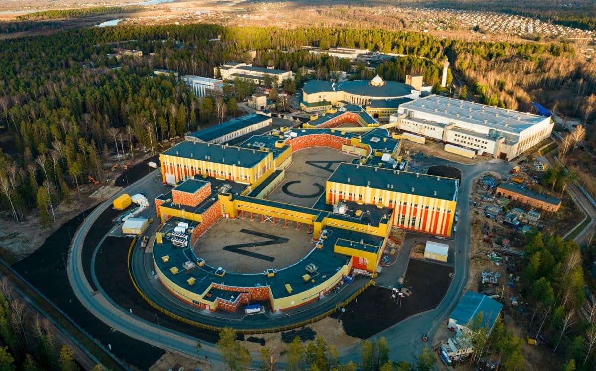 Des chercheurs russes proposent une conception compacte de « serpent sibérien » pour le collisionneur NICA afin de contrôler la polarisation des protons