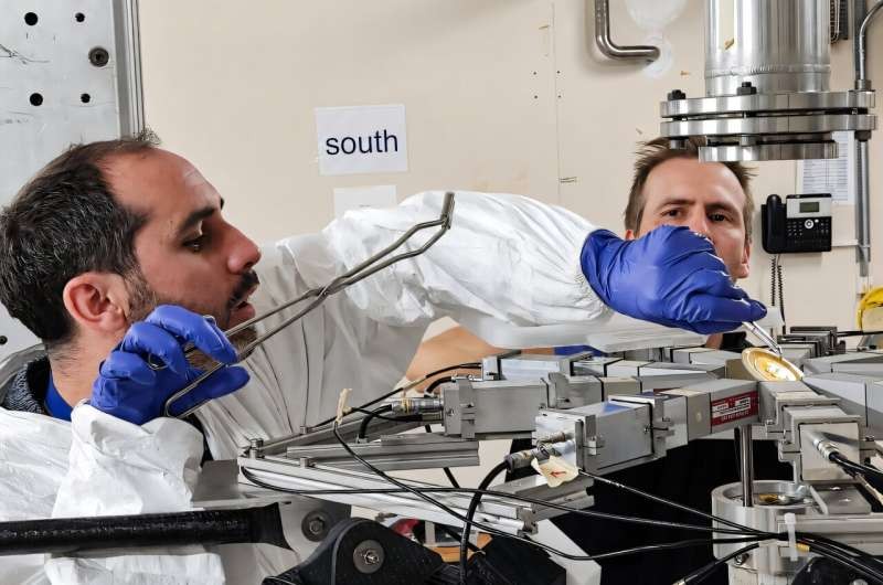 Première mesure de la réaction de capture neutronique du niobium-94 au CERN, apportant un nouvel éclairage sur le mystère de l'abondance du molybdène dans les poussières stellaires anciennes