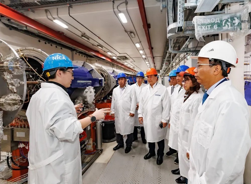 Une délégation de l'Université nationale de Hô Chi Minh-Ville, au Vietnam, visite l'Institut unifié de recherches nucléaires de Russie pour approfondir la coopération en matière de talents scientifiques