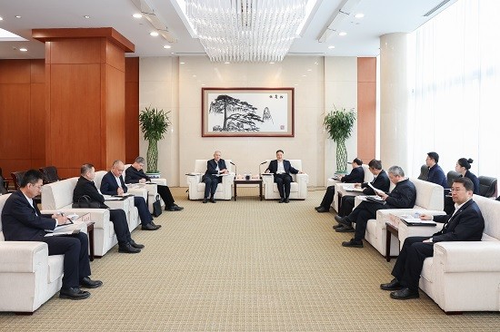 温枢刚会见中国一重董事长徐鹏