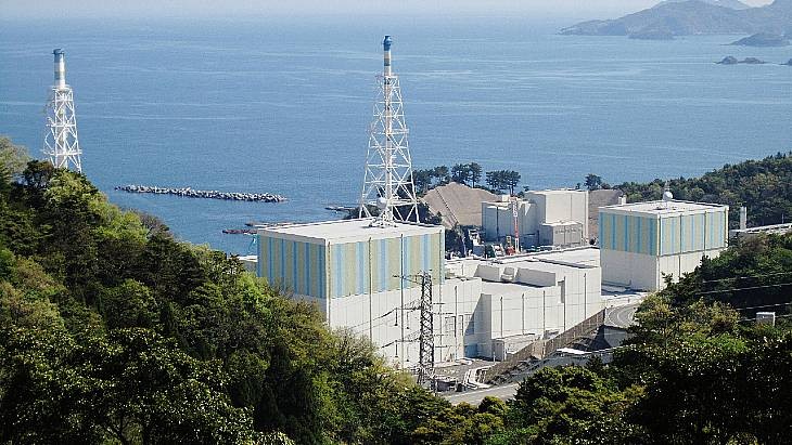 日本沸水反应堆重启前正在进行燃料装载