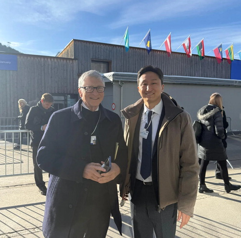 比尔·盖茨与HD现代董事长郑基宣在达沃斯共议加速SMR商业化
