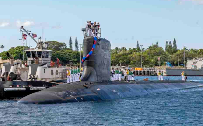 美海军弗吉尼亚级核动力潜艇"蒙大拿"号（SSN-794）靠泊横须贺